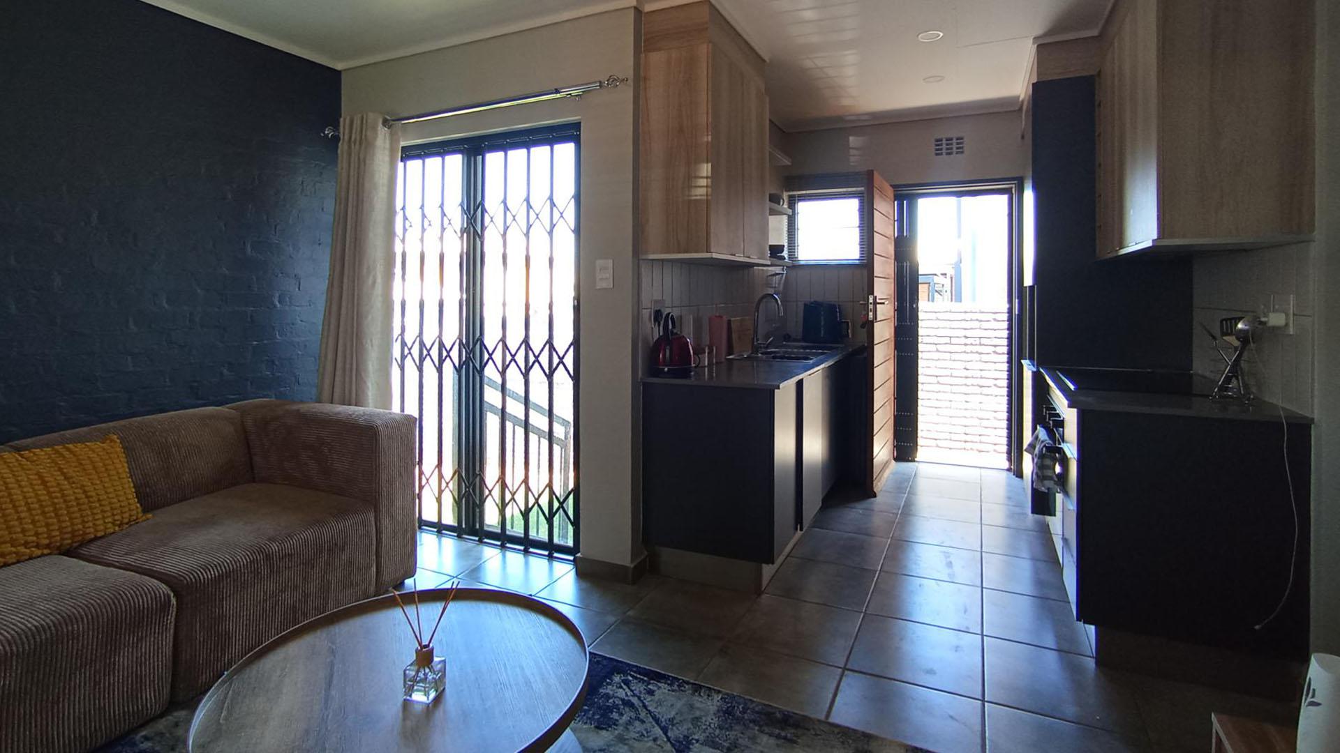 Lounges - 15 square meters of property in Lotus Gardens