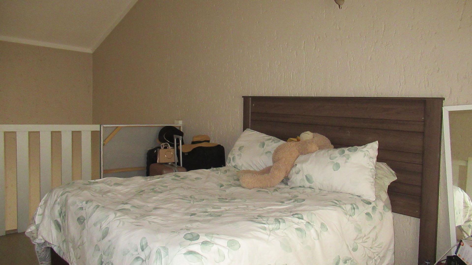 Bed Room 1 - 14 square meters of property in Pine Slopes A.H.