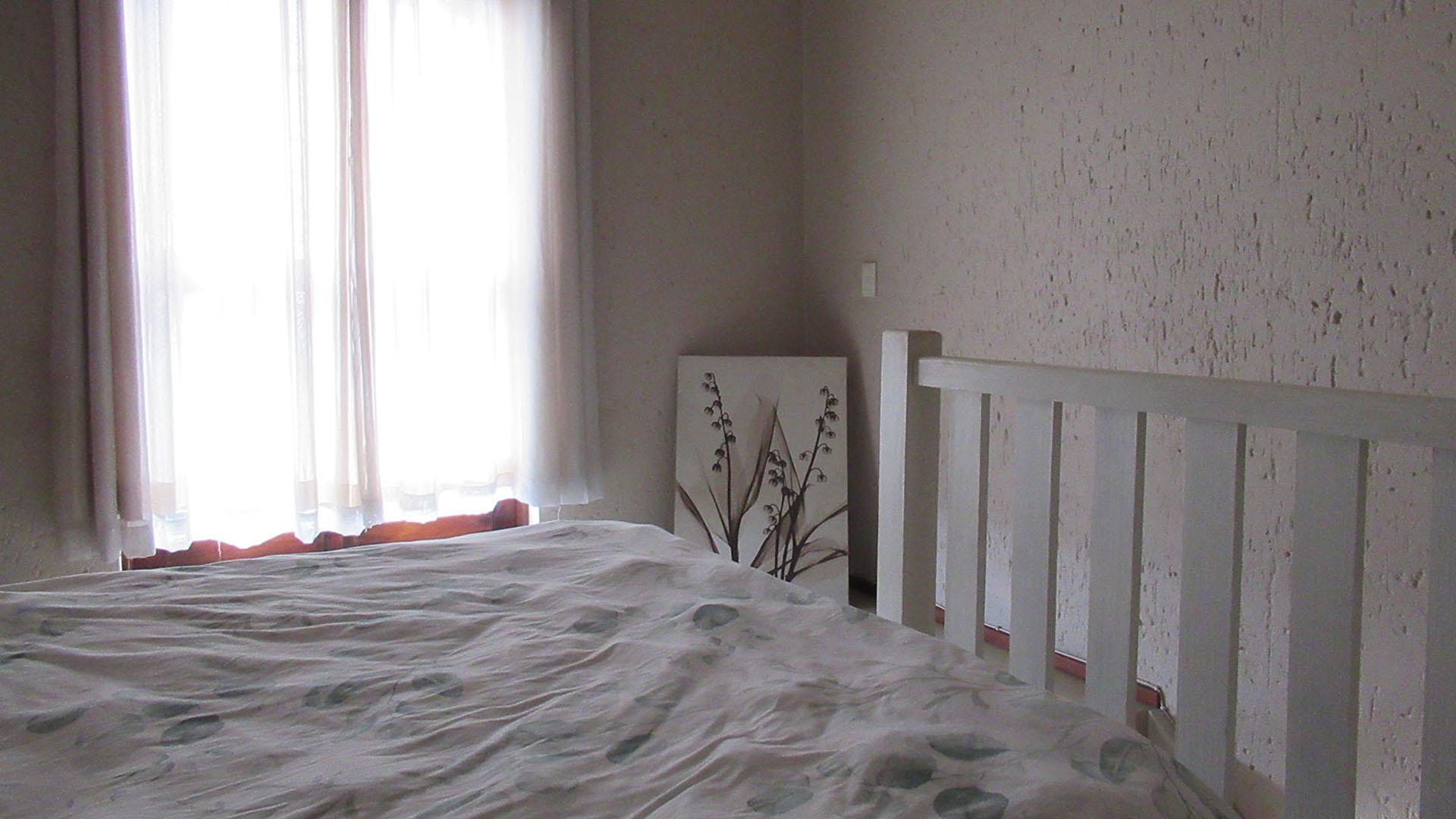 Bed Room 1 - 14 square meters of property in Pine Slopes A.H.