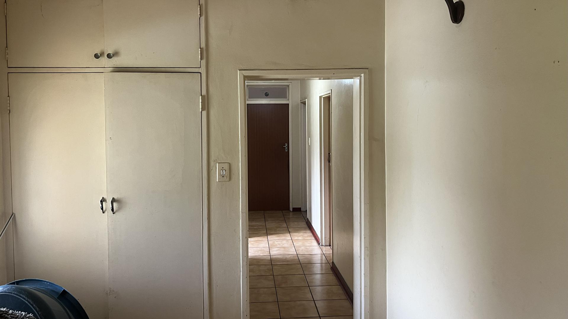 Bed Room 1 of property in Komati