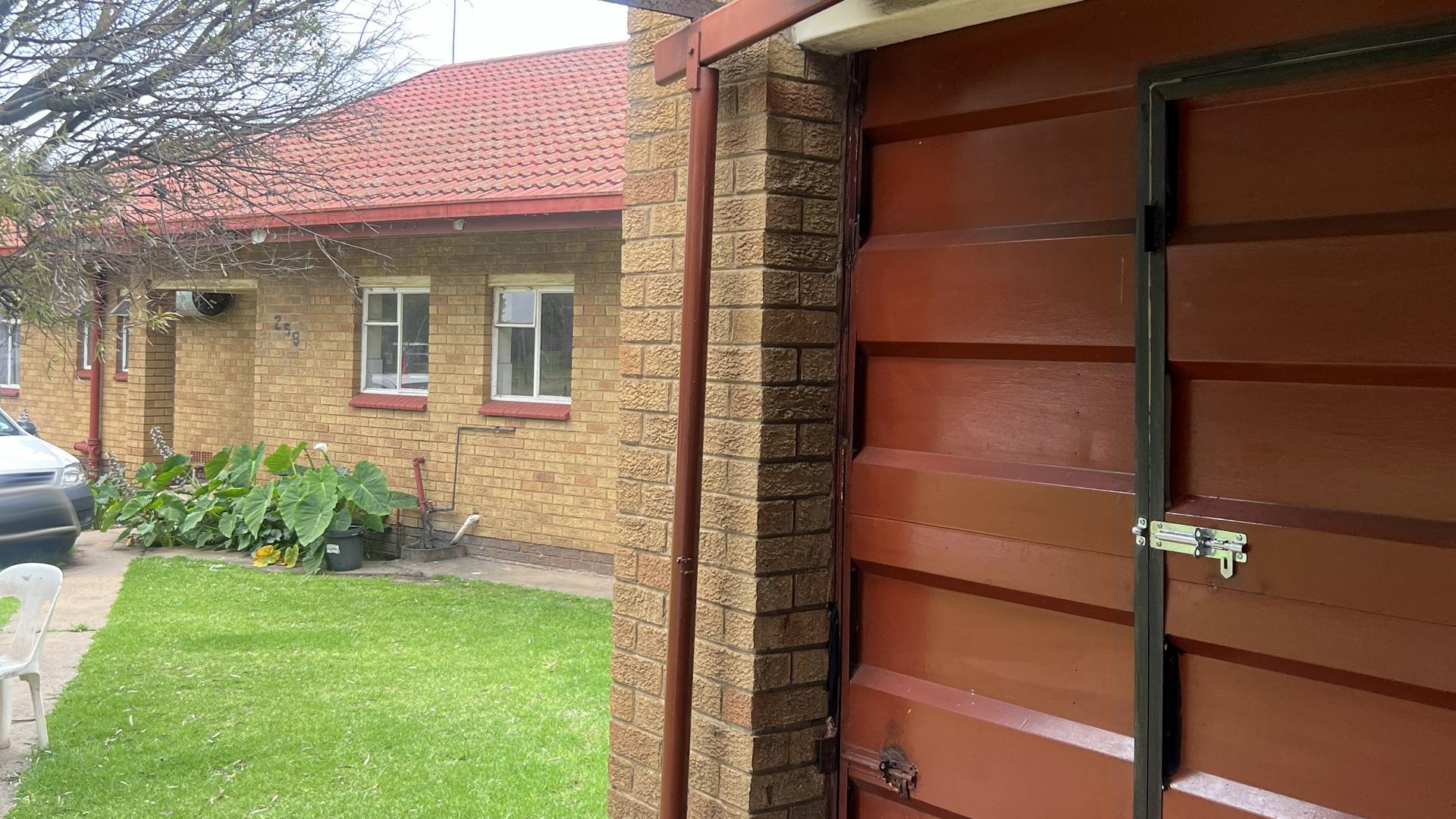 Garage of property in Komati