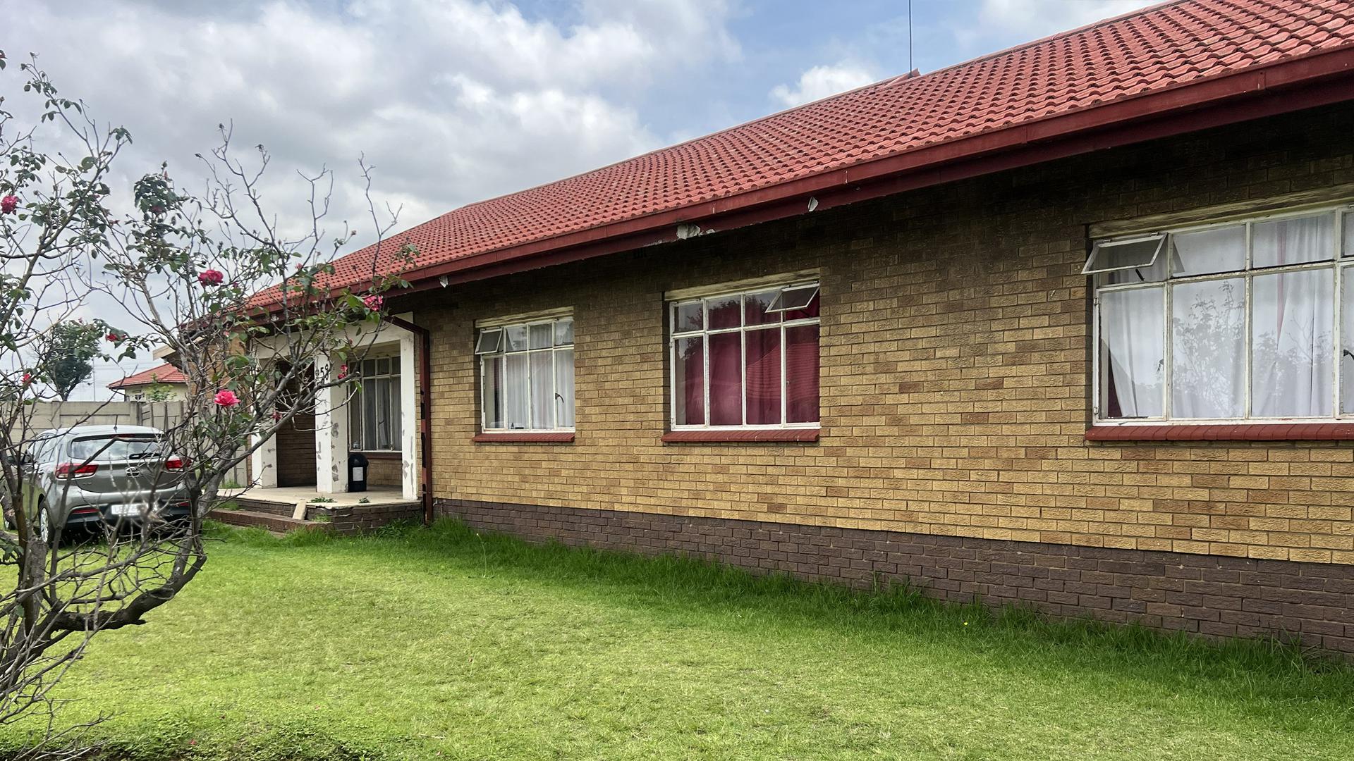 Front View of property in Komati