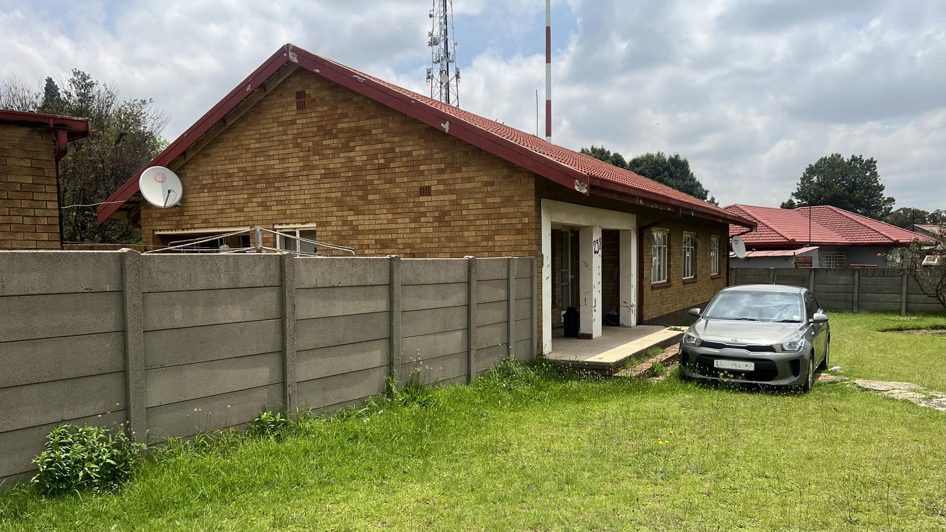 Front View of property in Komati