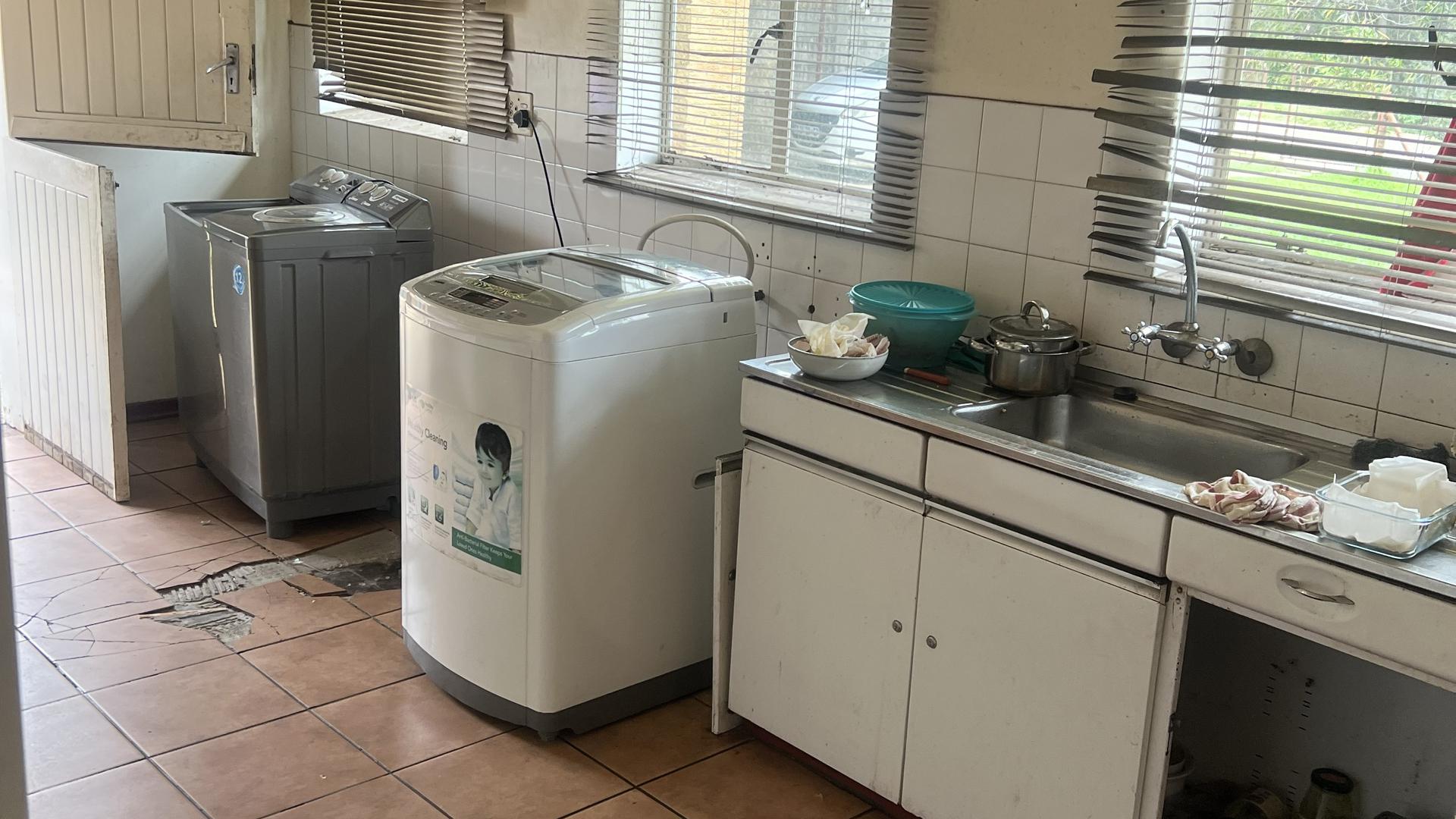 Kitchen of property in Komati