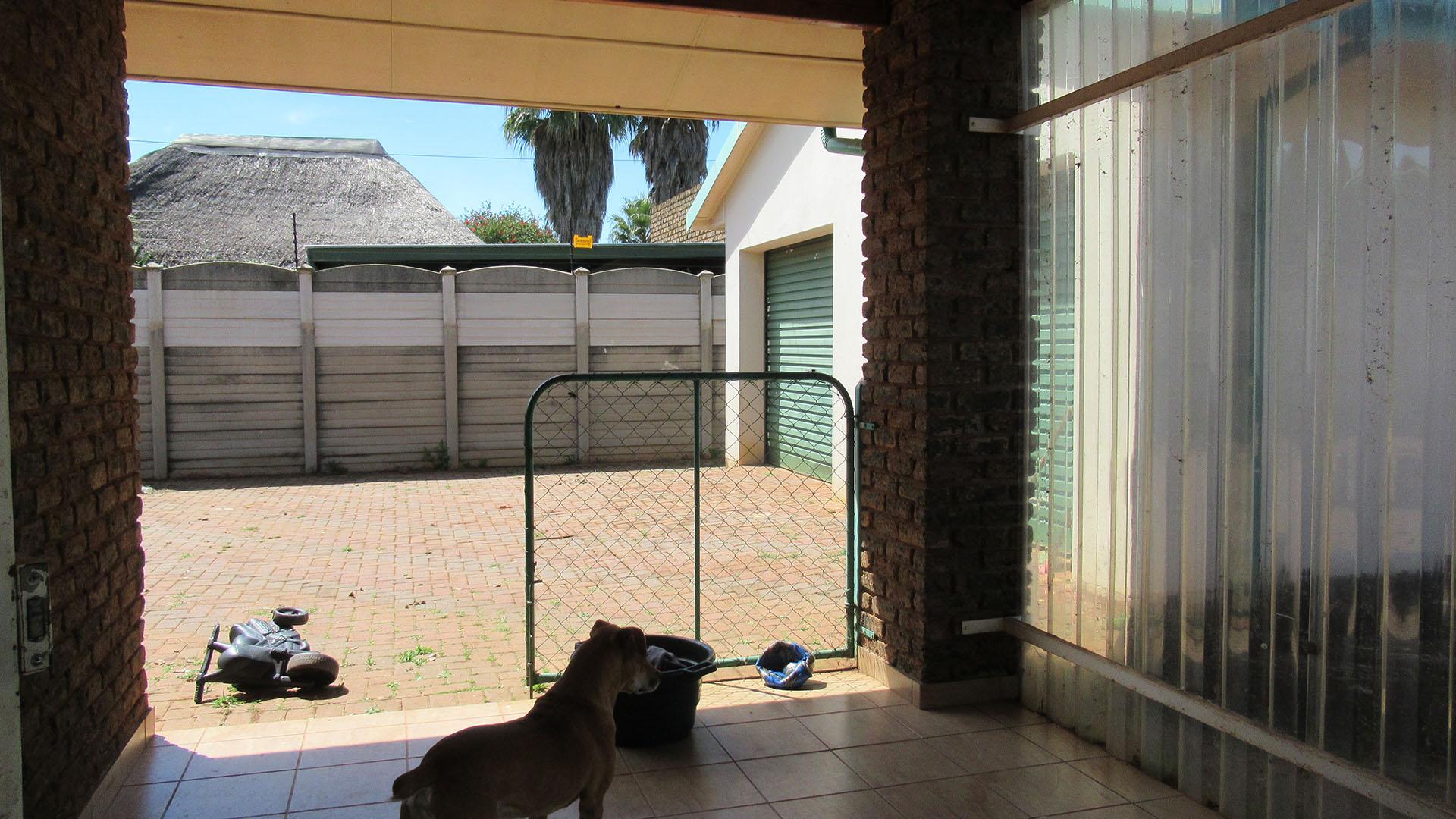 Patio - 27 square meters of property in Welverdiend