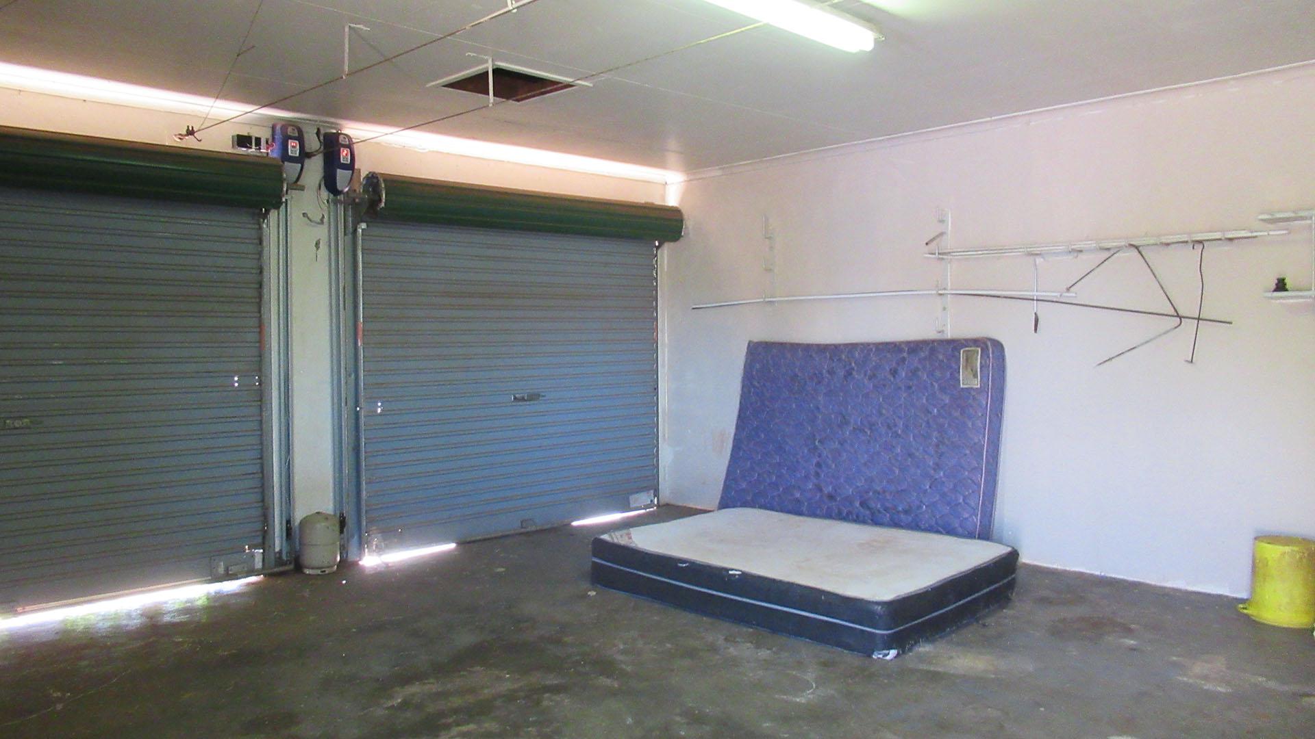 Garage - 44 square meters of property in Welverdiend