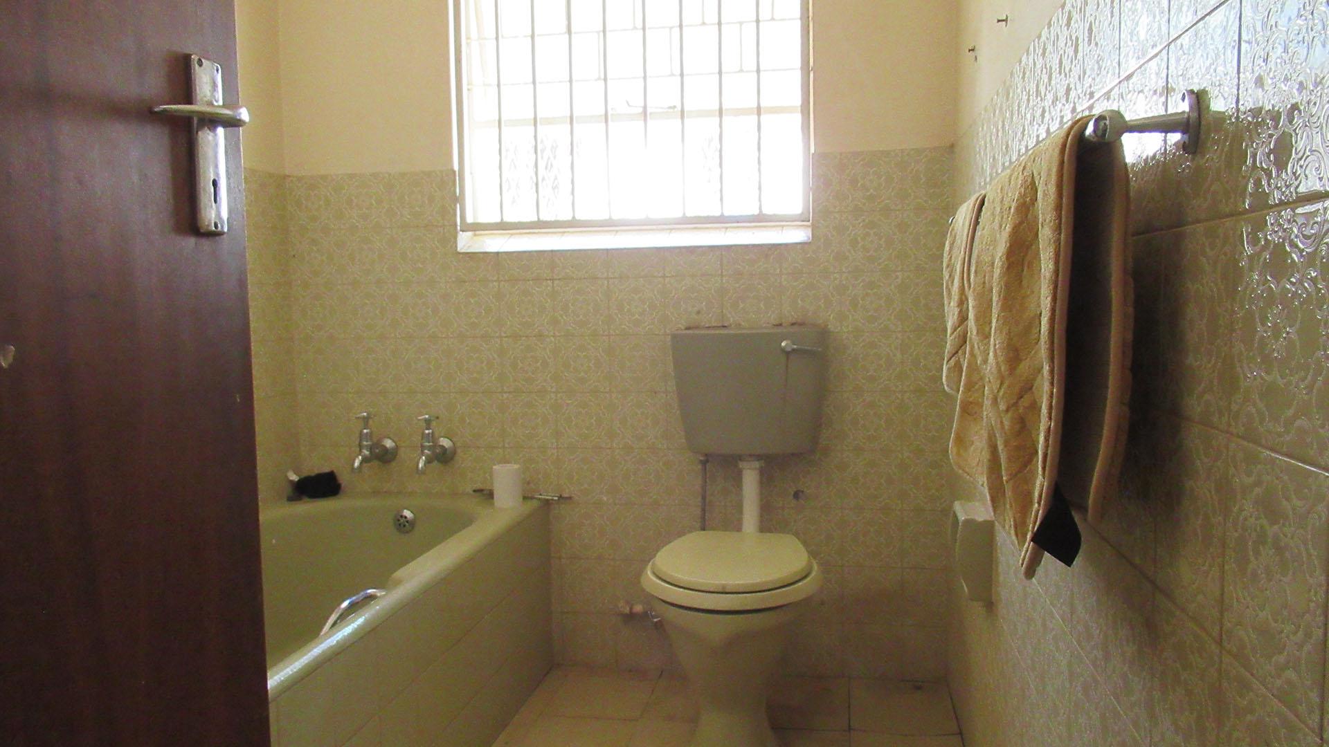 Bathroom 1 - 6 square meters of property in Welverdiend