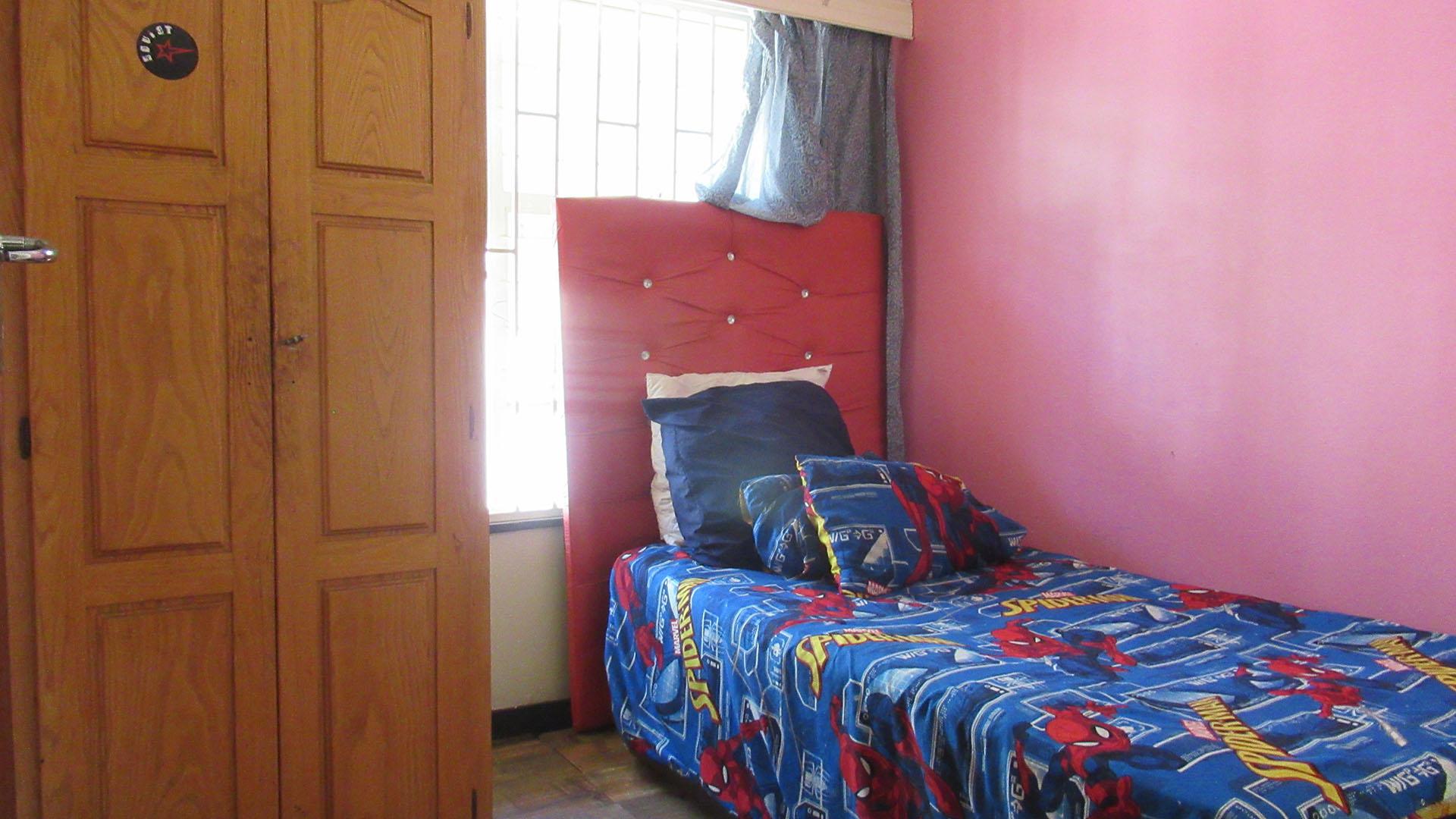 Bed Room 3 - 8 square meters of property in Welverdiend