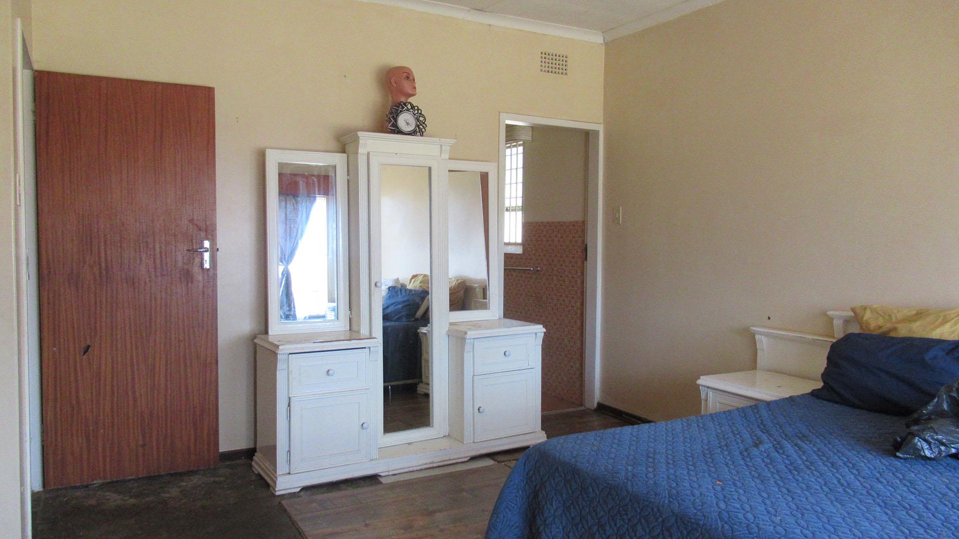 Main Bedroom - 23 square meters of property in Welverdiend