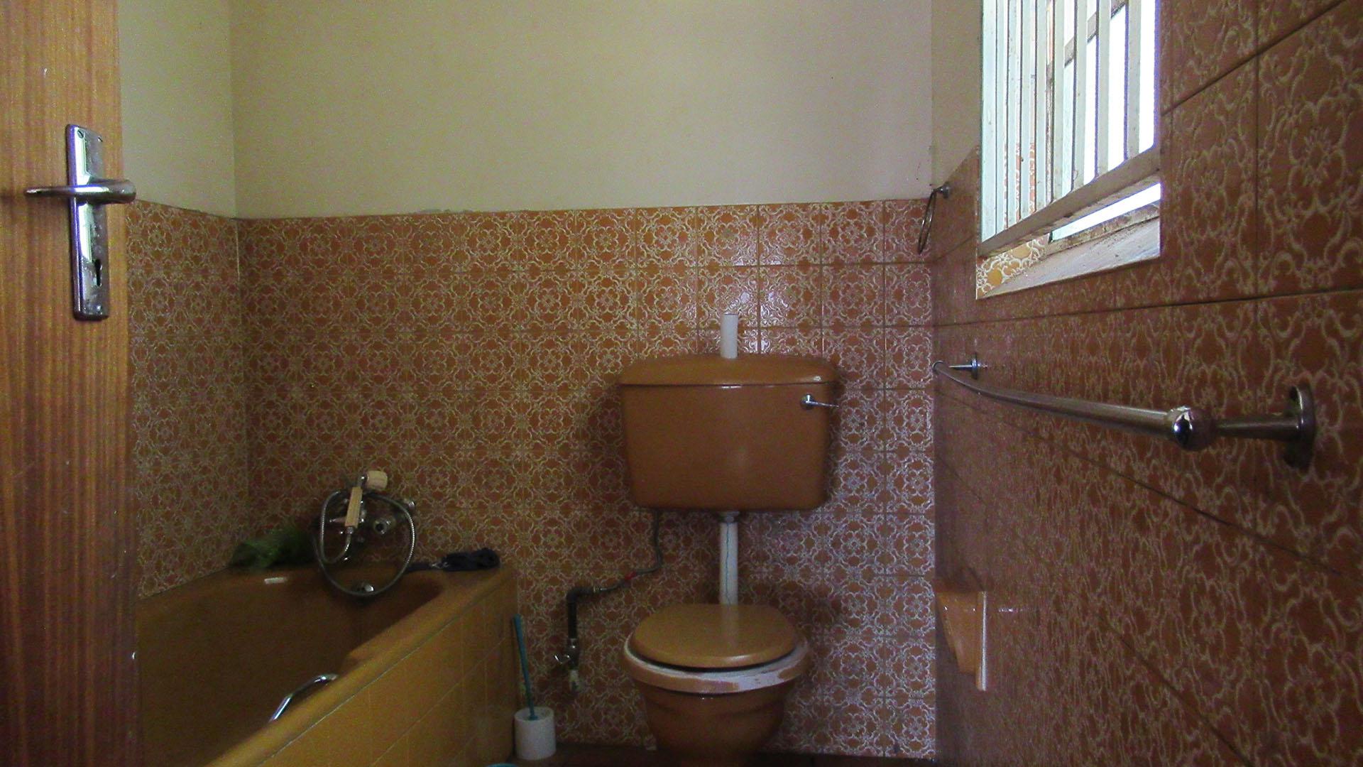 Main Bathroom - 7 square meters of property in Welverdiend