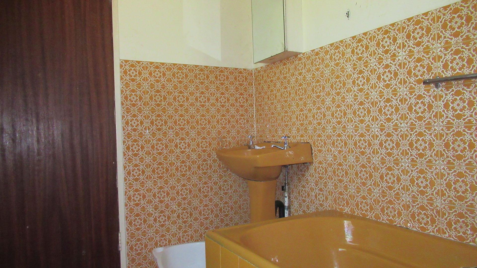 Main Bathroom - 7 square meters of property in Welverdiend