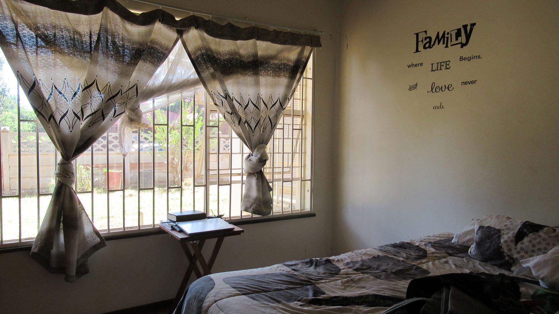 Bed Room 1 - 15 square meters of property in Welverdiend