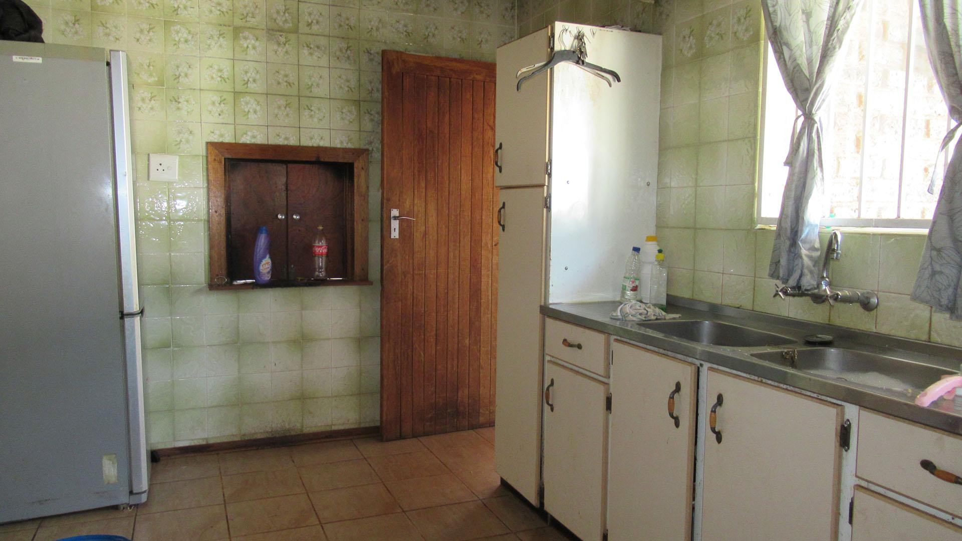 Kitchen - 30 square meters of property in Welverdiend