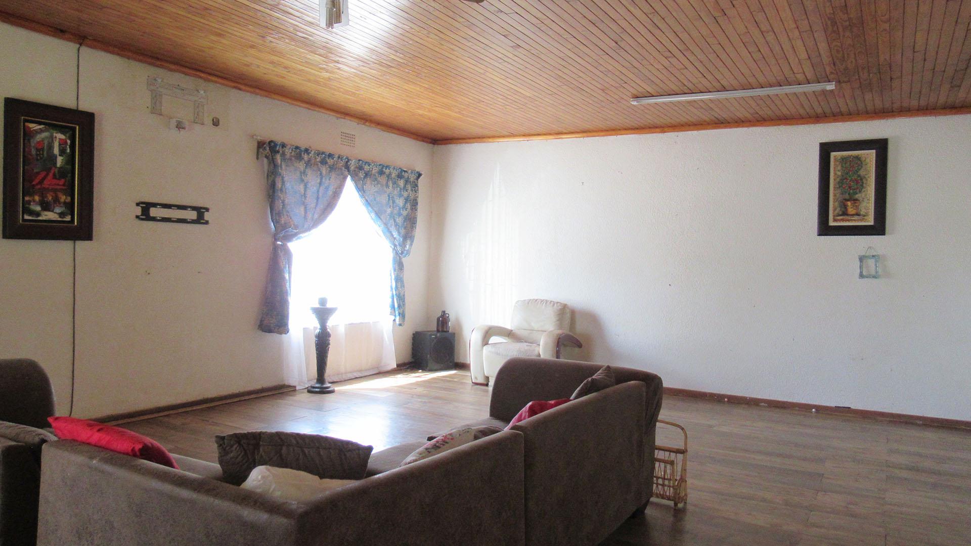 Lounges - 52 square meters of property in Welverdiend