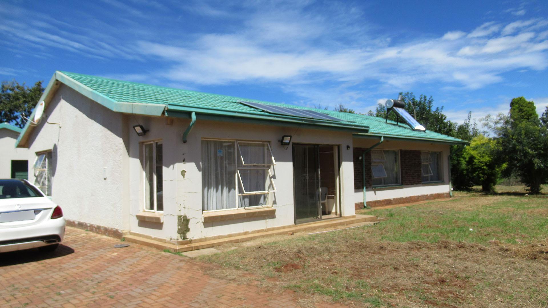 Front View of property in Welverdiend