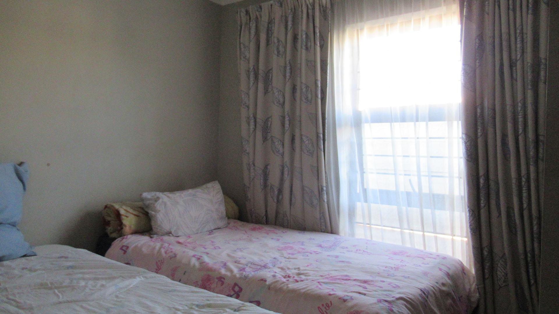 Bed Room 1 - 8 square meters of property in Protea Glen