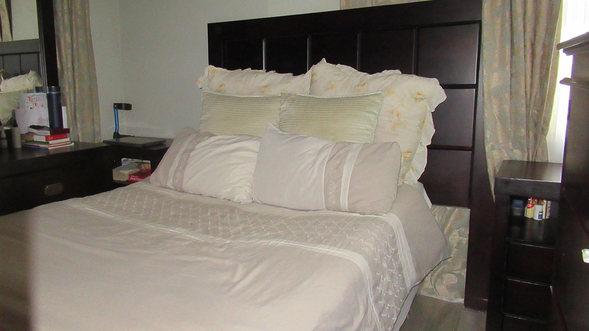 Main Bedroom - 12 square meters of property in Protea Glen