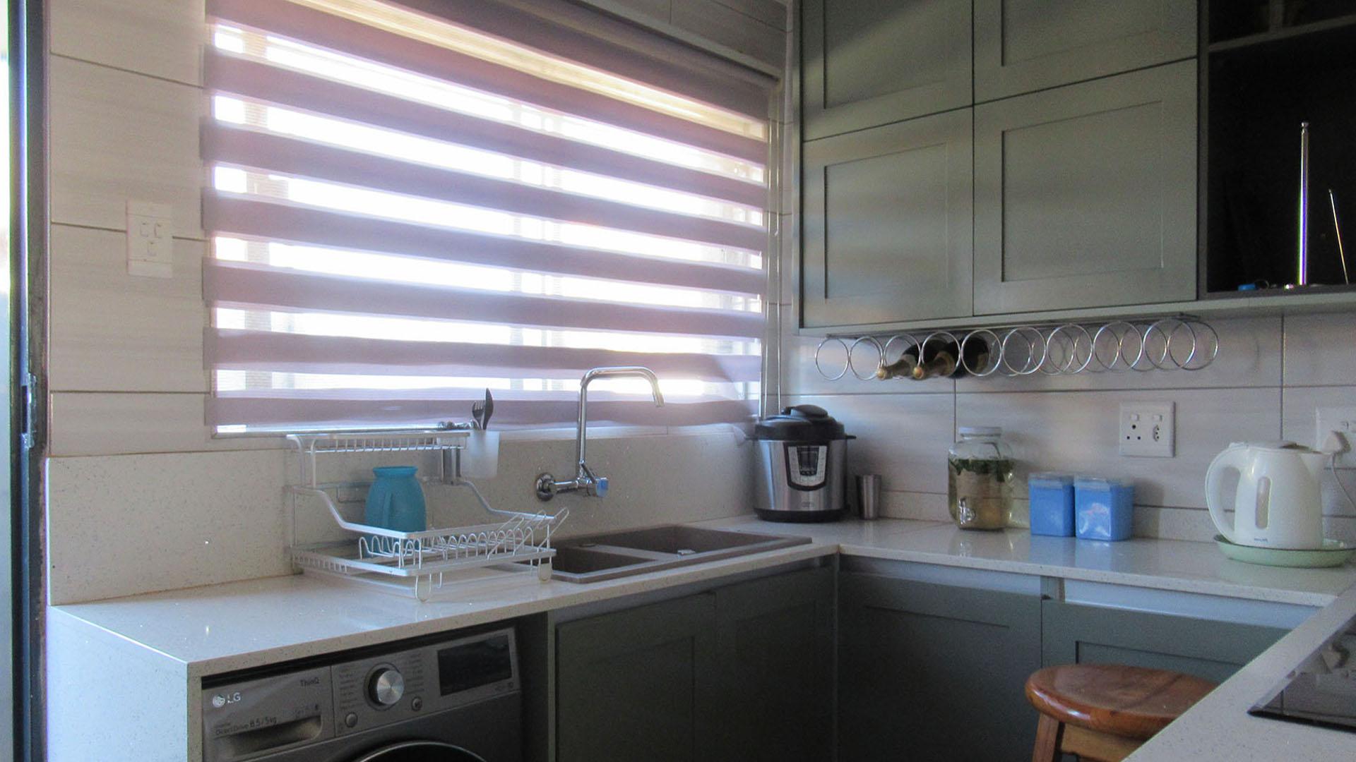 Kitchen - 10 square meters of property in Protea Glen