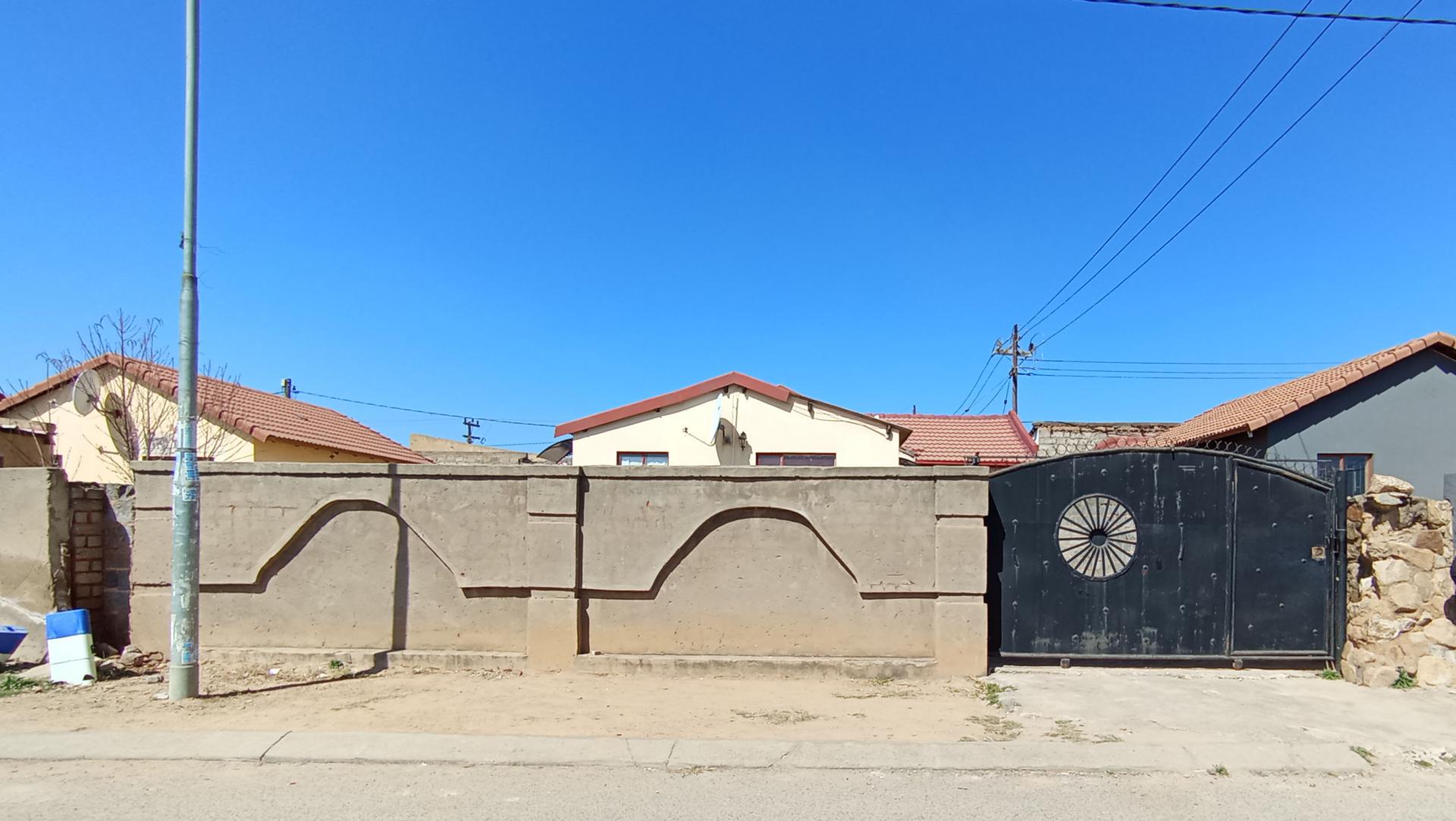Front View of property in Kaalfontein