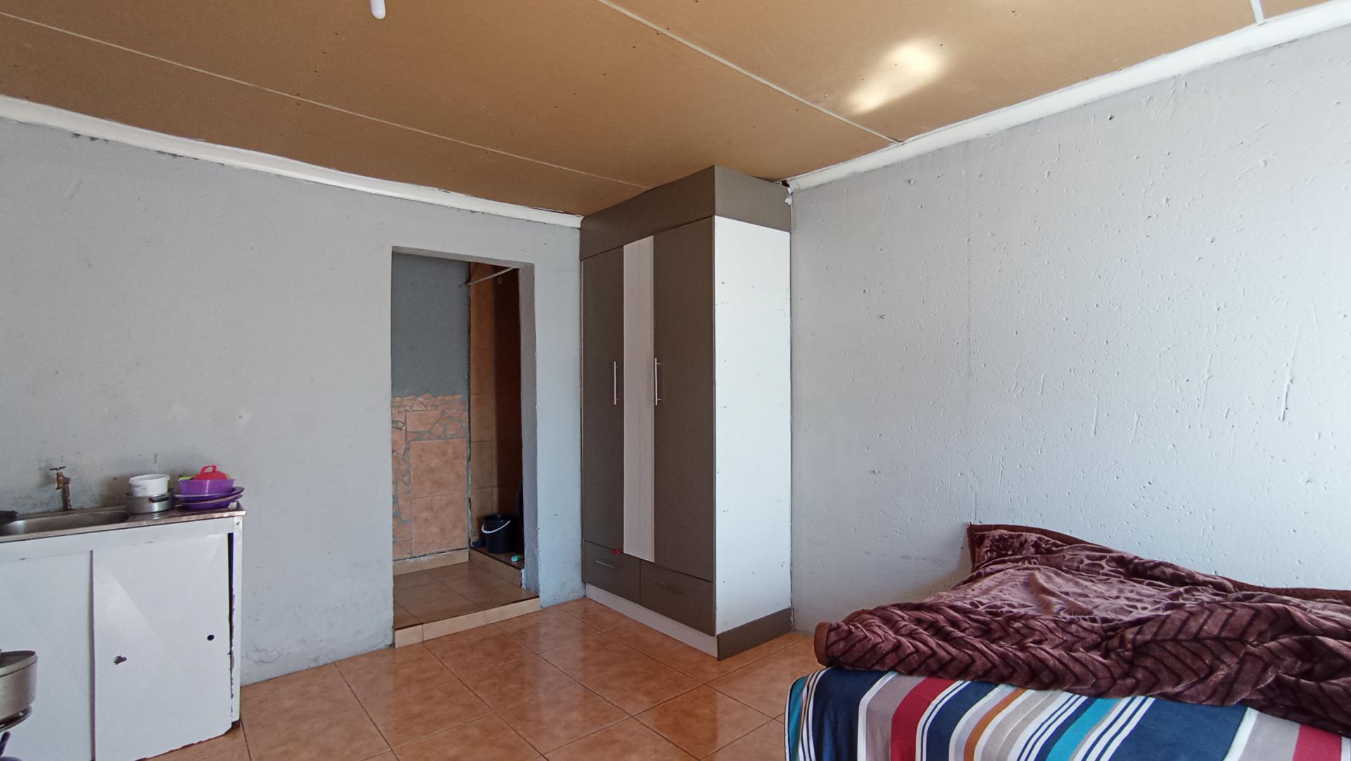 Bed Room 1 - 29 square meters of property in Kaalfontein
