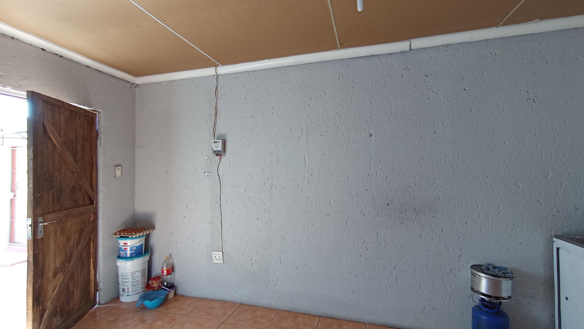 Bed Room 1 - 29 square meters of property in Kaalfontein