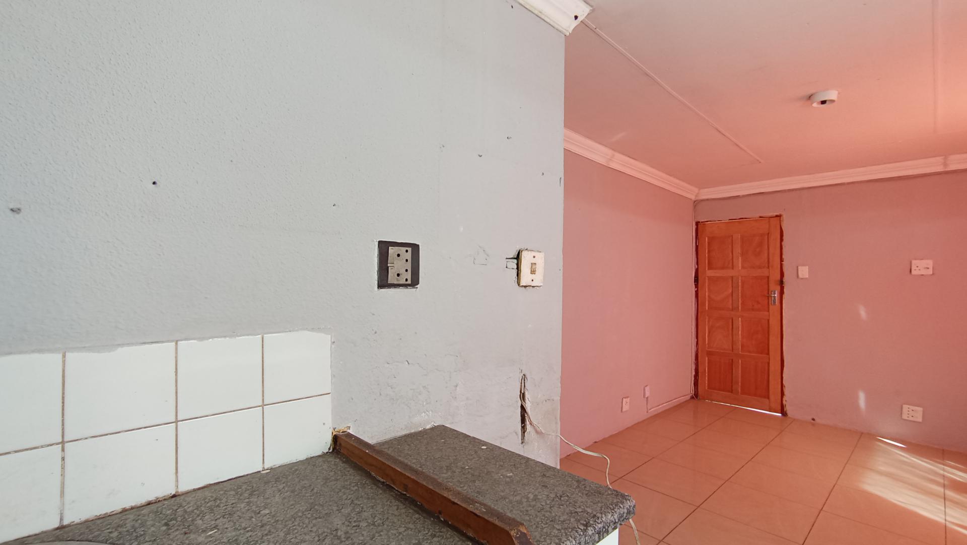 Kitchen - 5 square meters of property in Kaalfontein