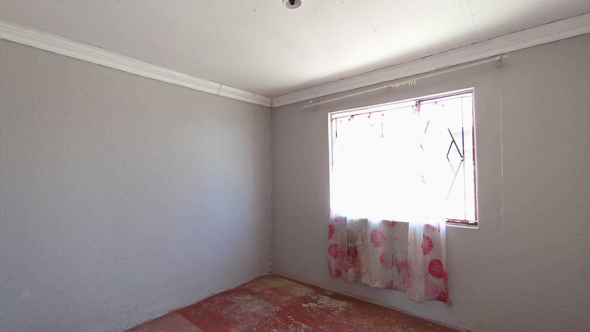 Bed Room 1 - 29 square meters of property in Kaalfontein
