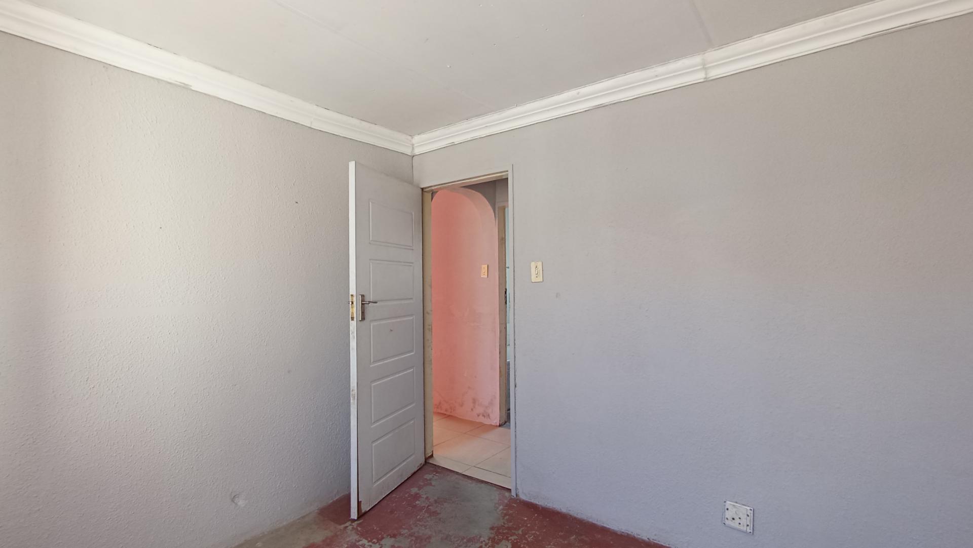 Bed Room 1 - 29 square meters of property in Kaalfontein