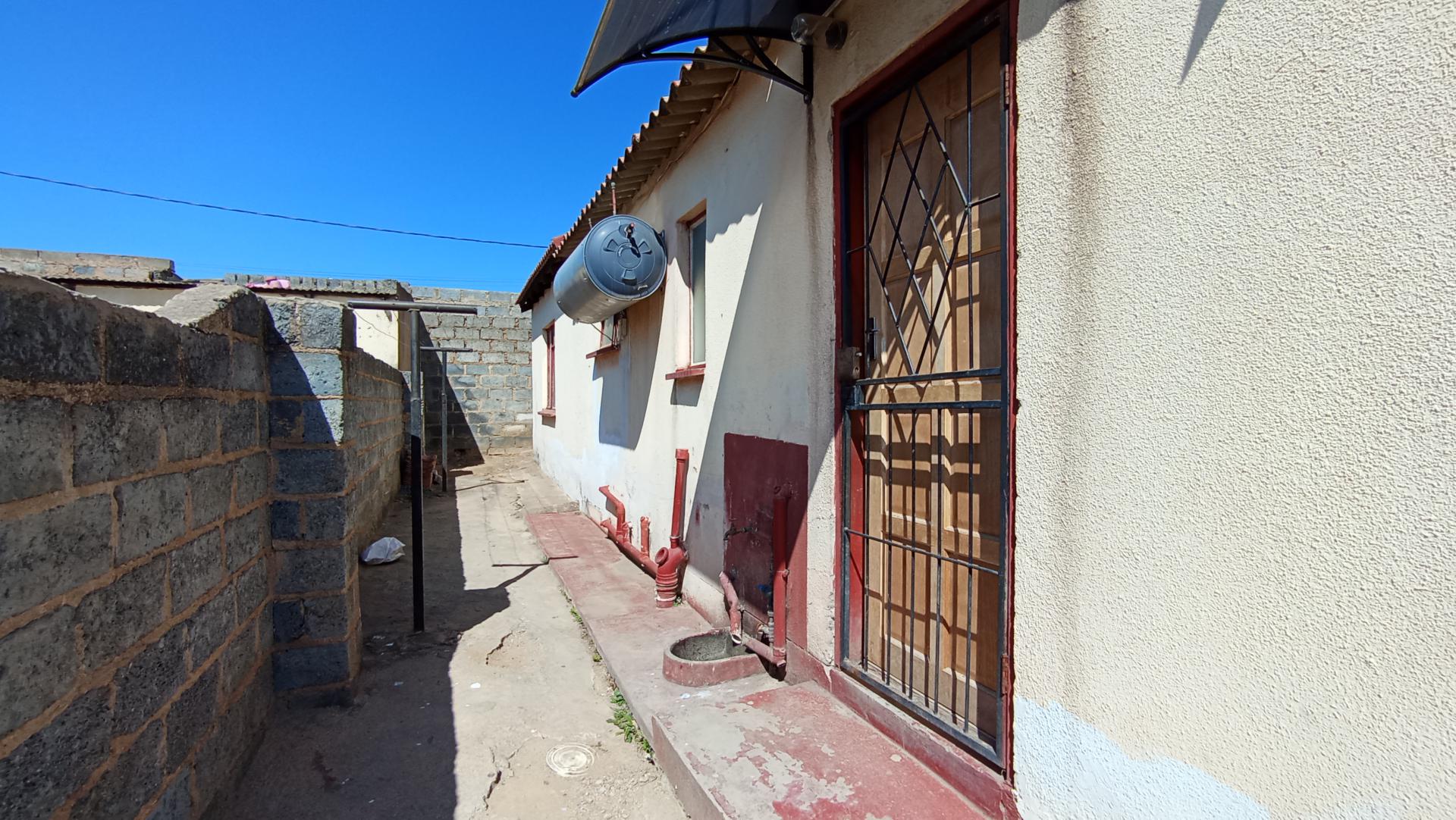 Backyard of property in Kaalfontein