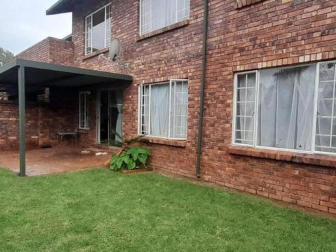 2 Bedroom Apartment to Rent in Rooihuiskraal North - Property to rent - MR689444