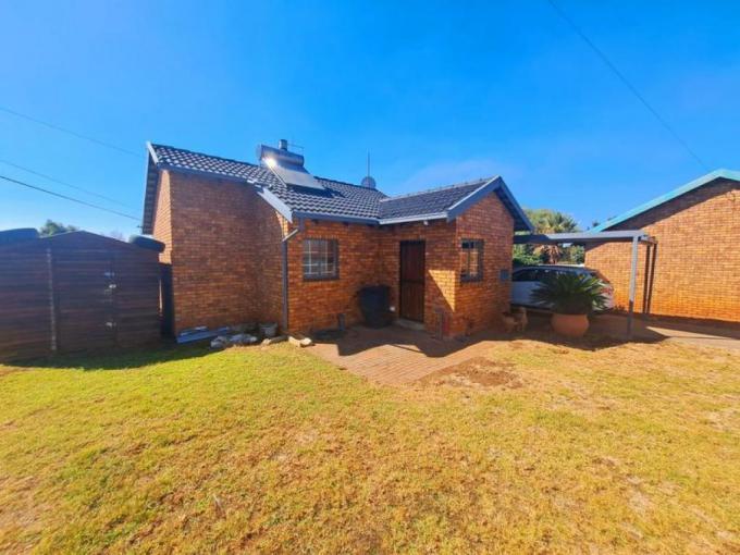 2 Bedroom House for Sale For Sale in Heuweloord - MR689445
