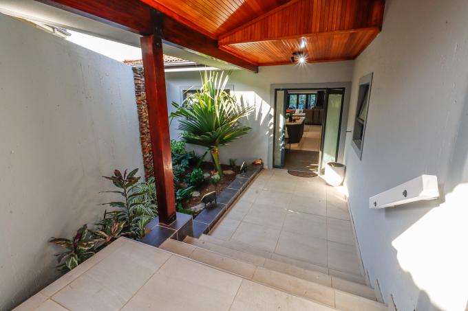 3 Bedroom Simplex for Sale For Sale in Shelly Beach - MR689527