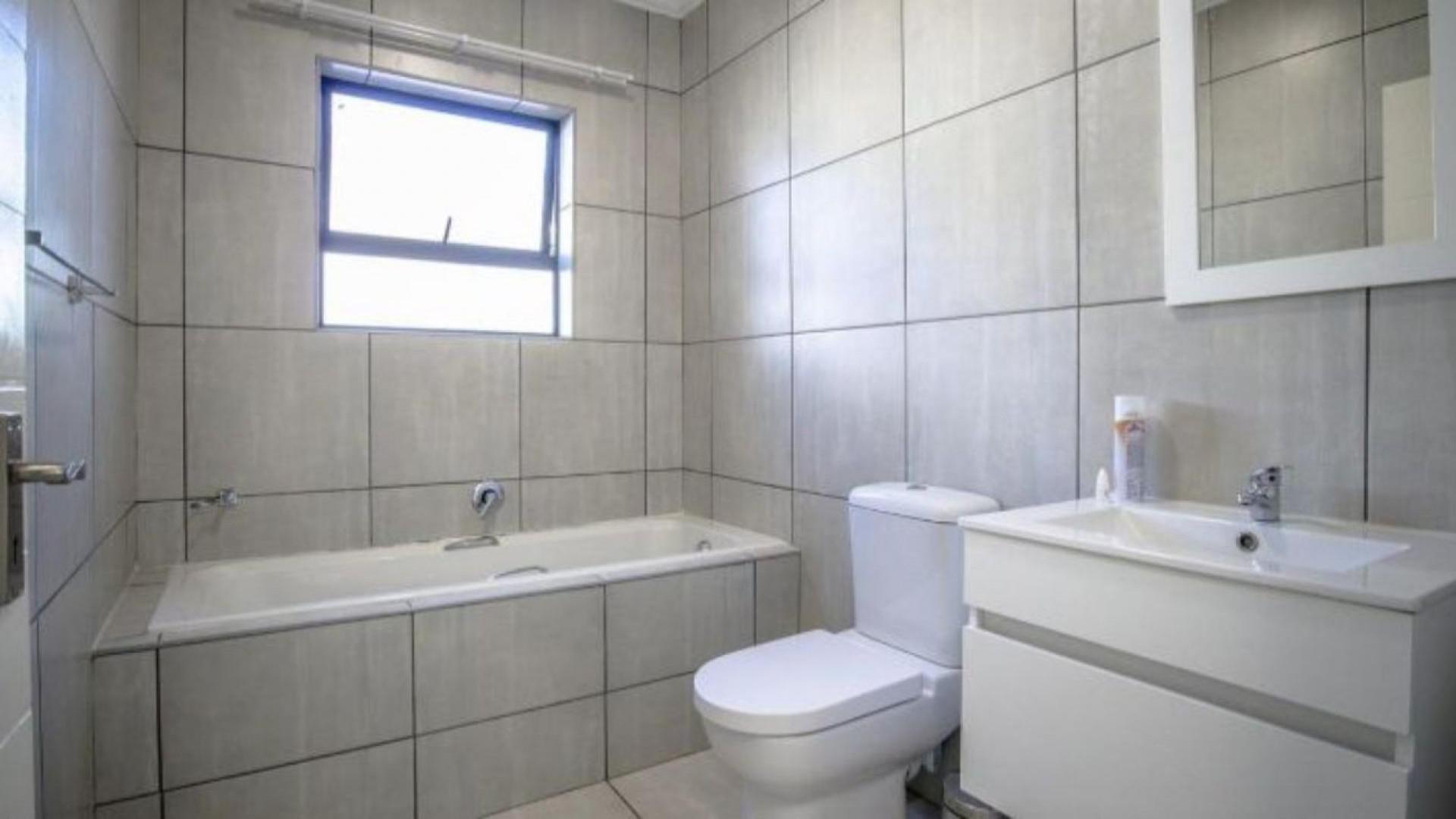 Bathroom 1 - 5 square meters of property in Amandasig