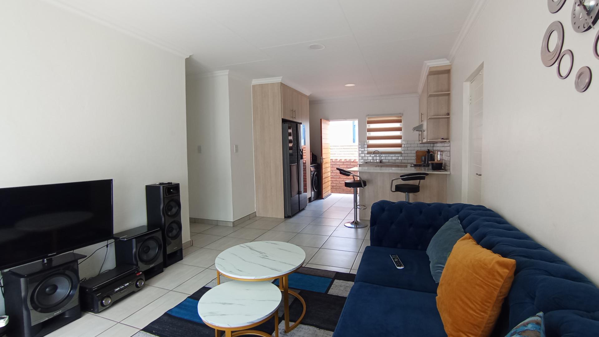 Lounges - 19 square meters of property in Amandasig