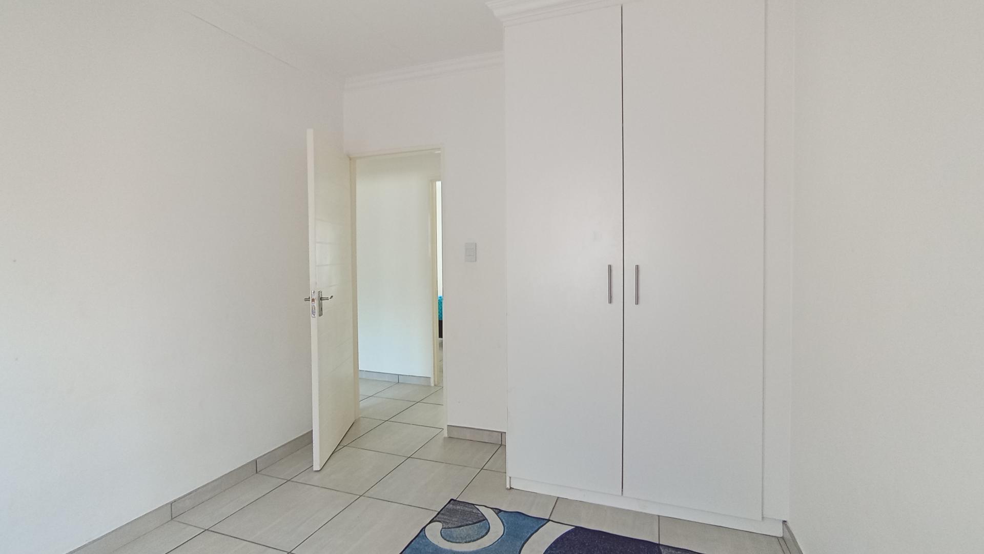 Bed Room 1 - 11 square meters of property in Amandasig