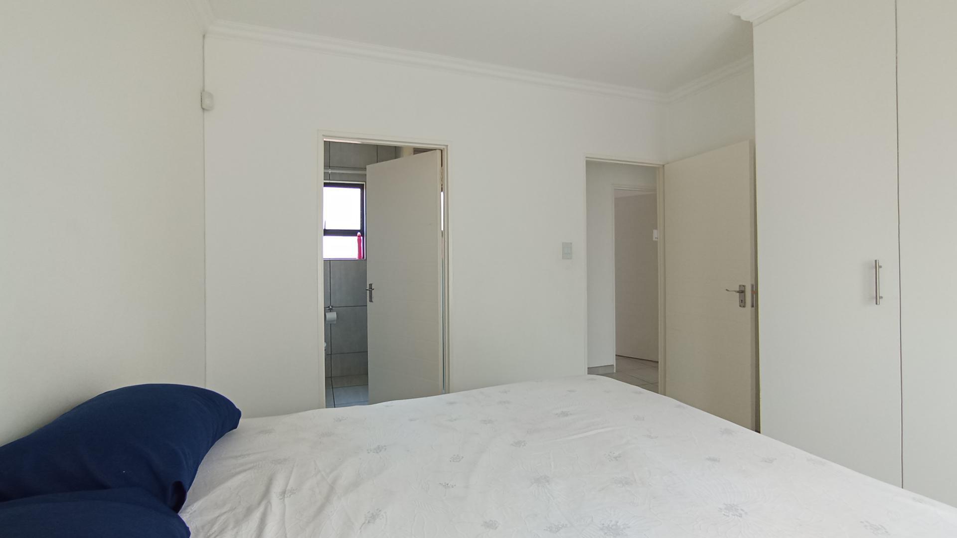 Main Bedroom - 14 square meters of property in Amandasig