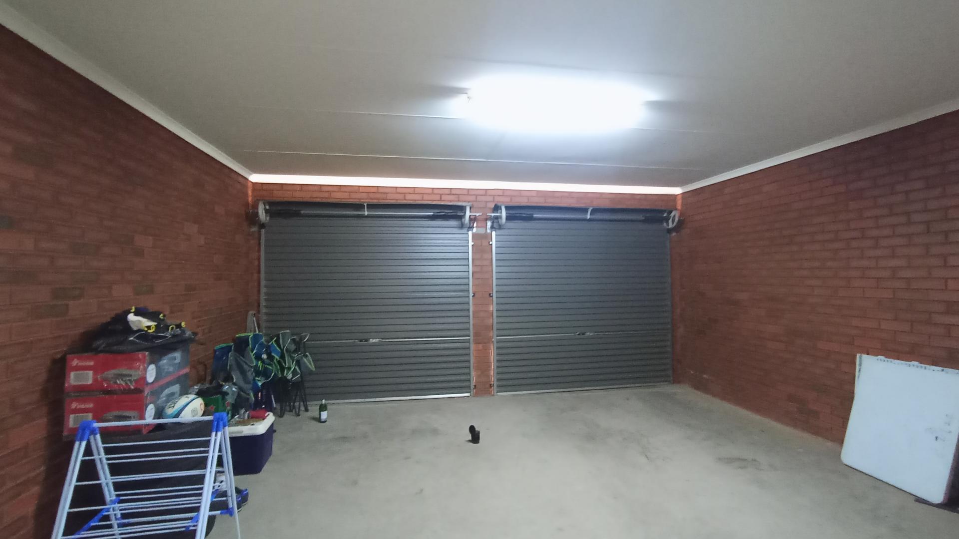 Garage - 38 square meters of property in Amandasig
