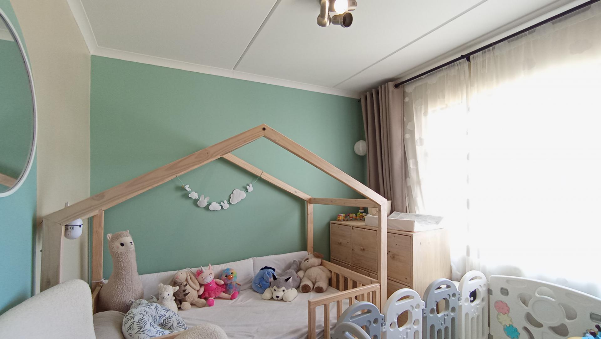 Bed Room 2 - 11 square meters of property in Westlake View