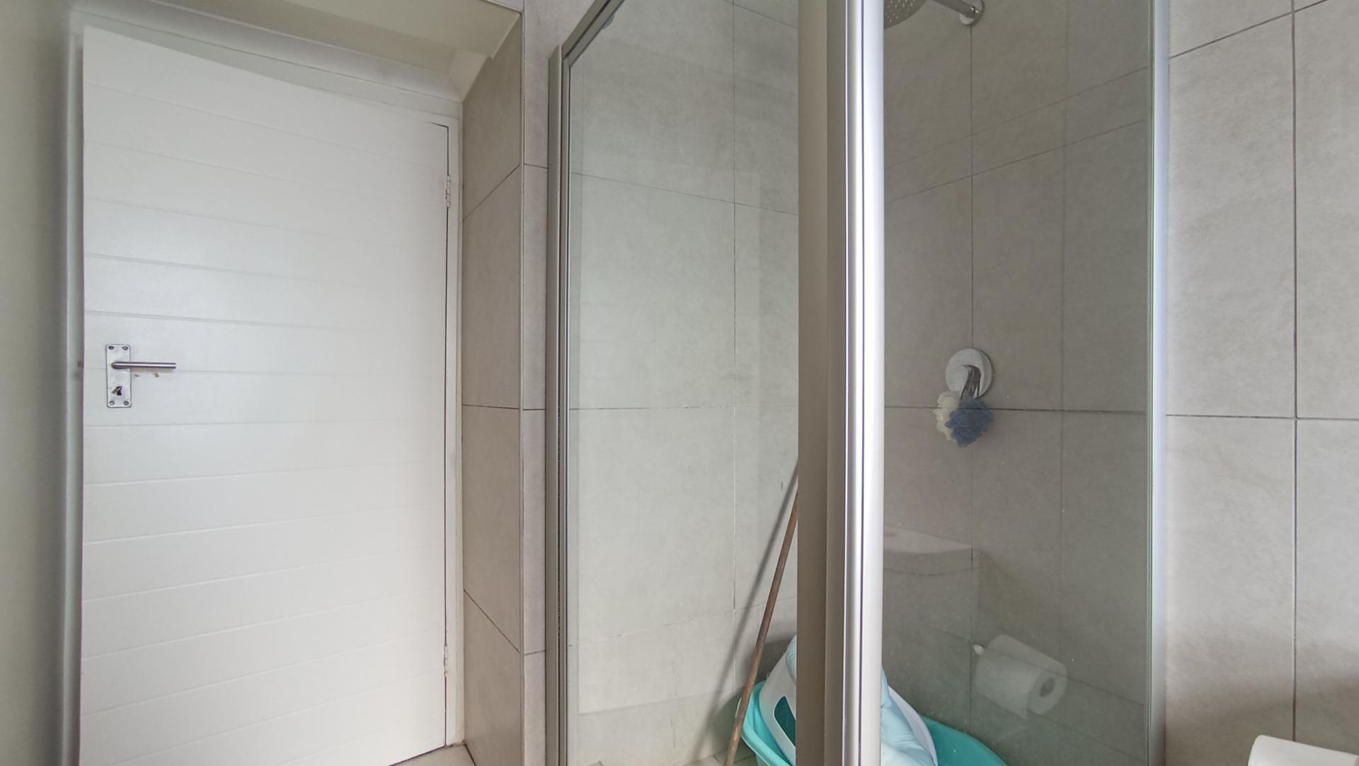 Bathroom 1 - 6 square meters of property in Westlake View