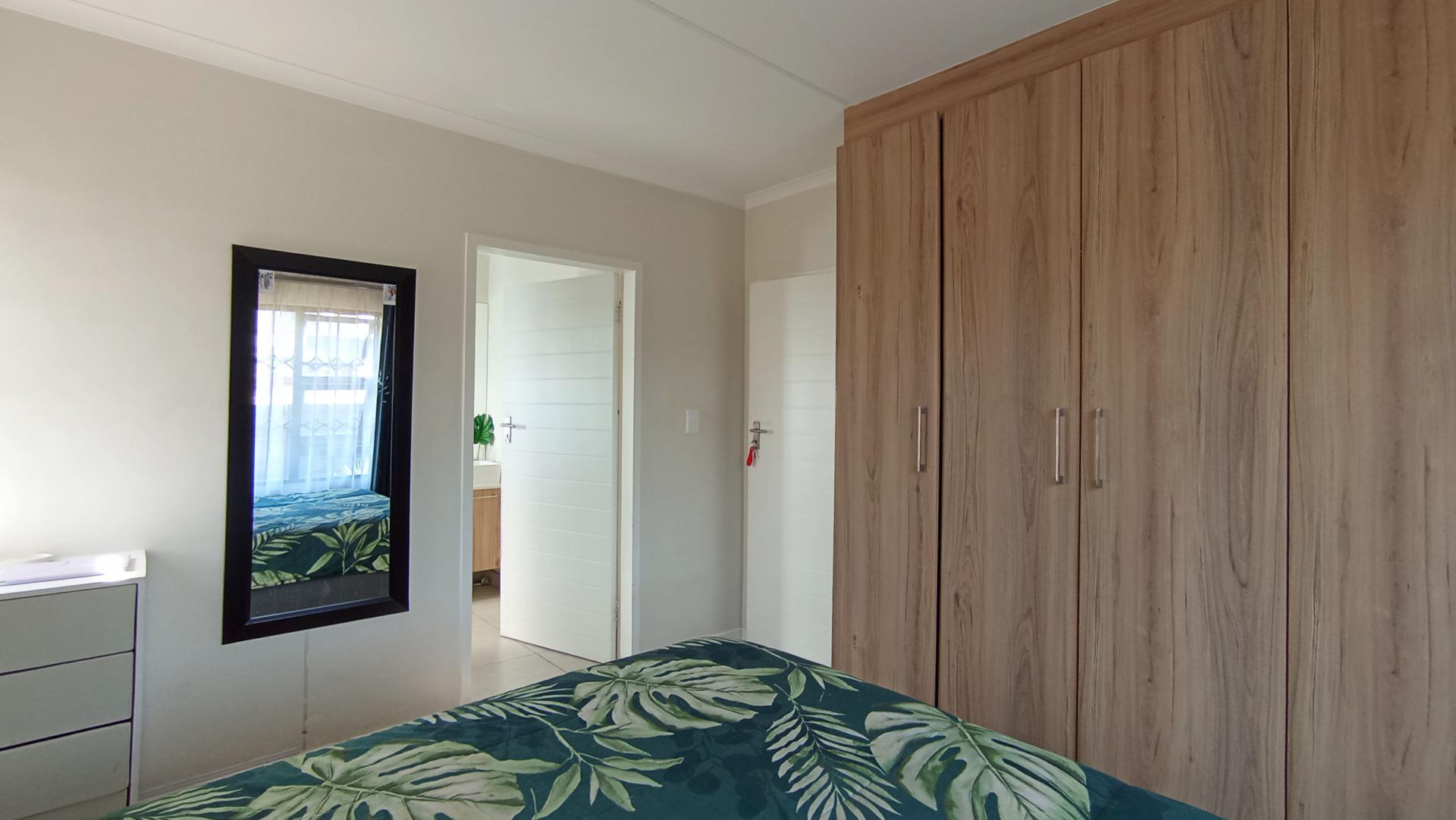 Main Bedroom - 13 square meters of property in Westlake View