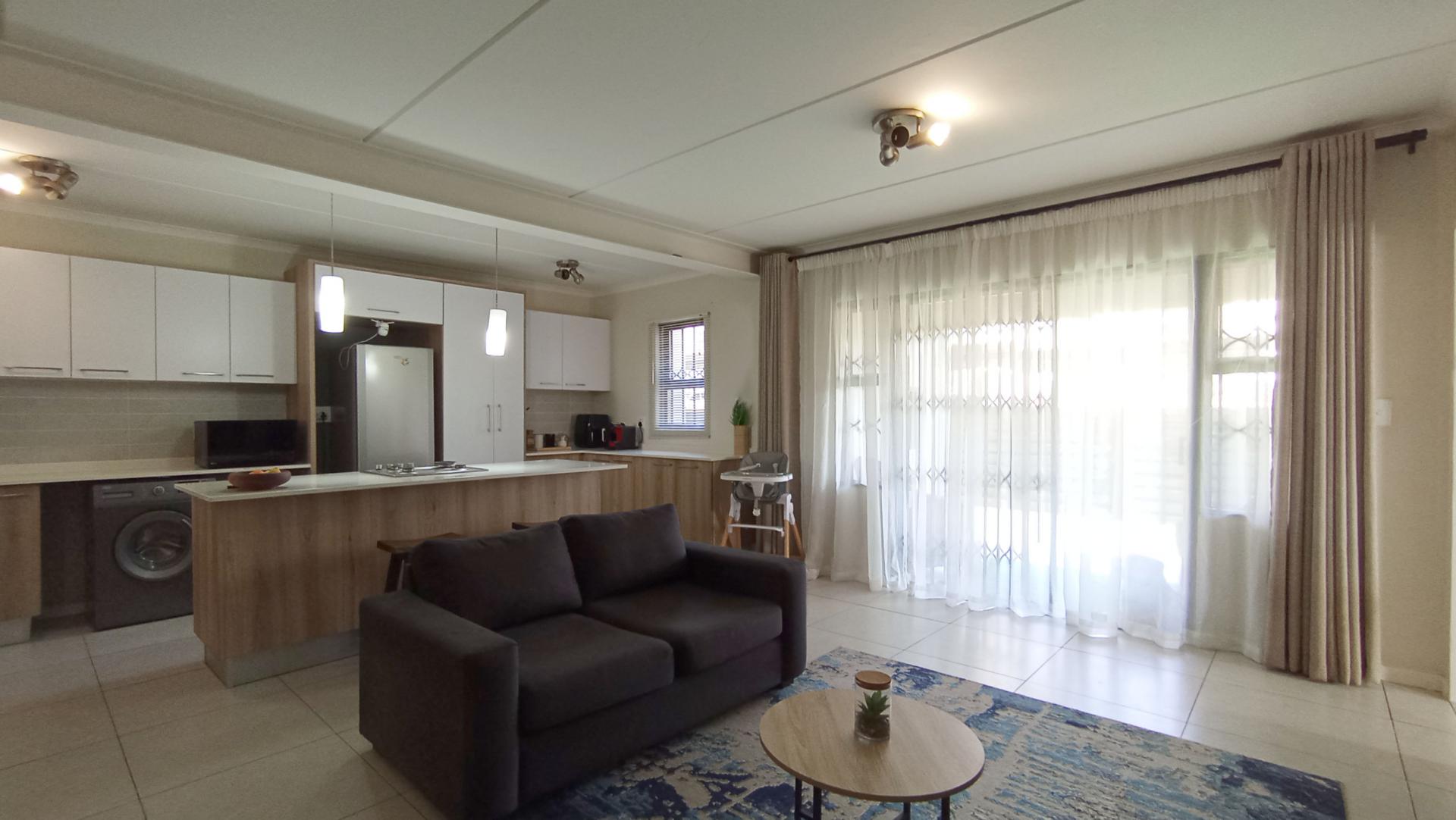 Lounges - 29 square meters of property in Westlake View