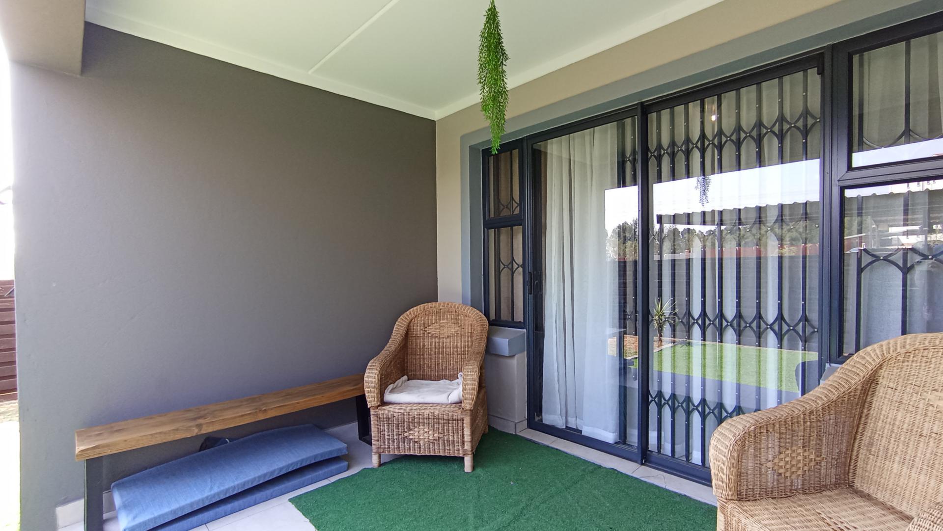 Patio - 9 square meters of property in Westlake View