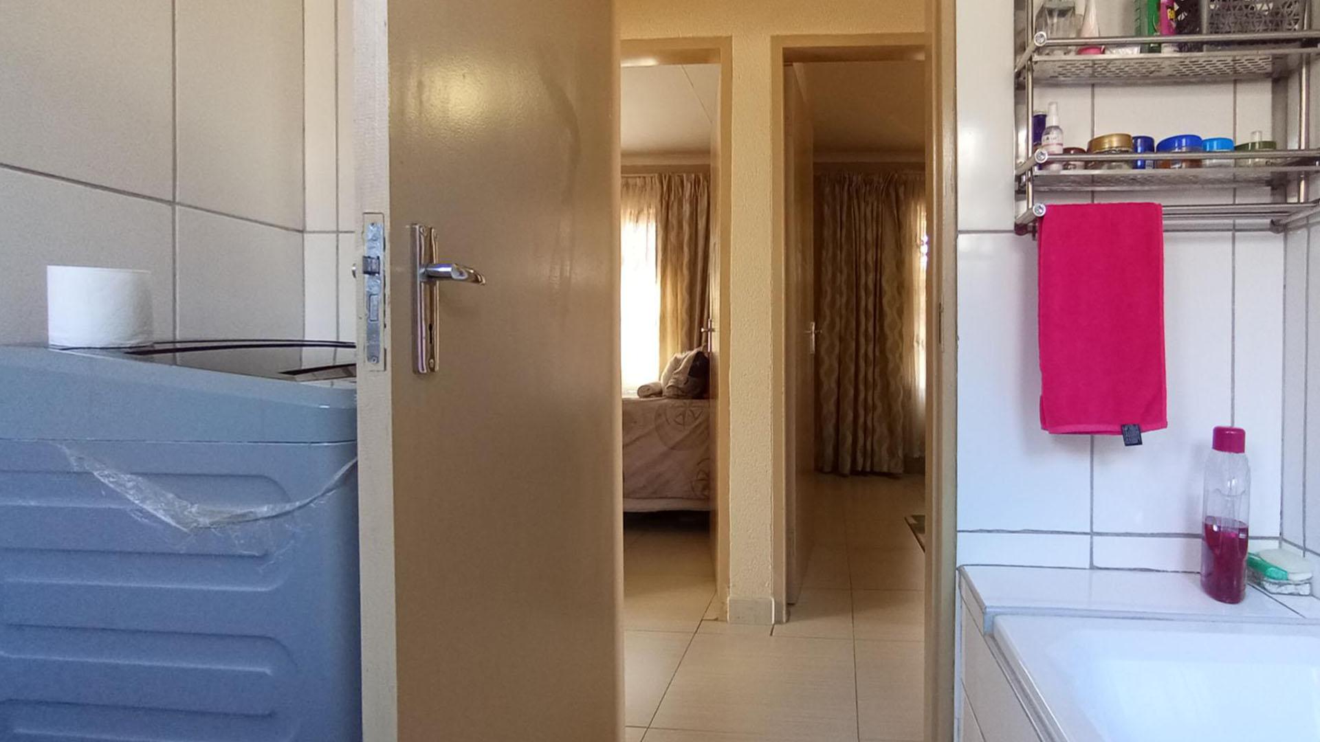 Bathroom 1 - 6 square meters of property in Soshanguve East