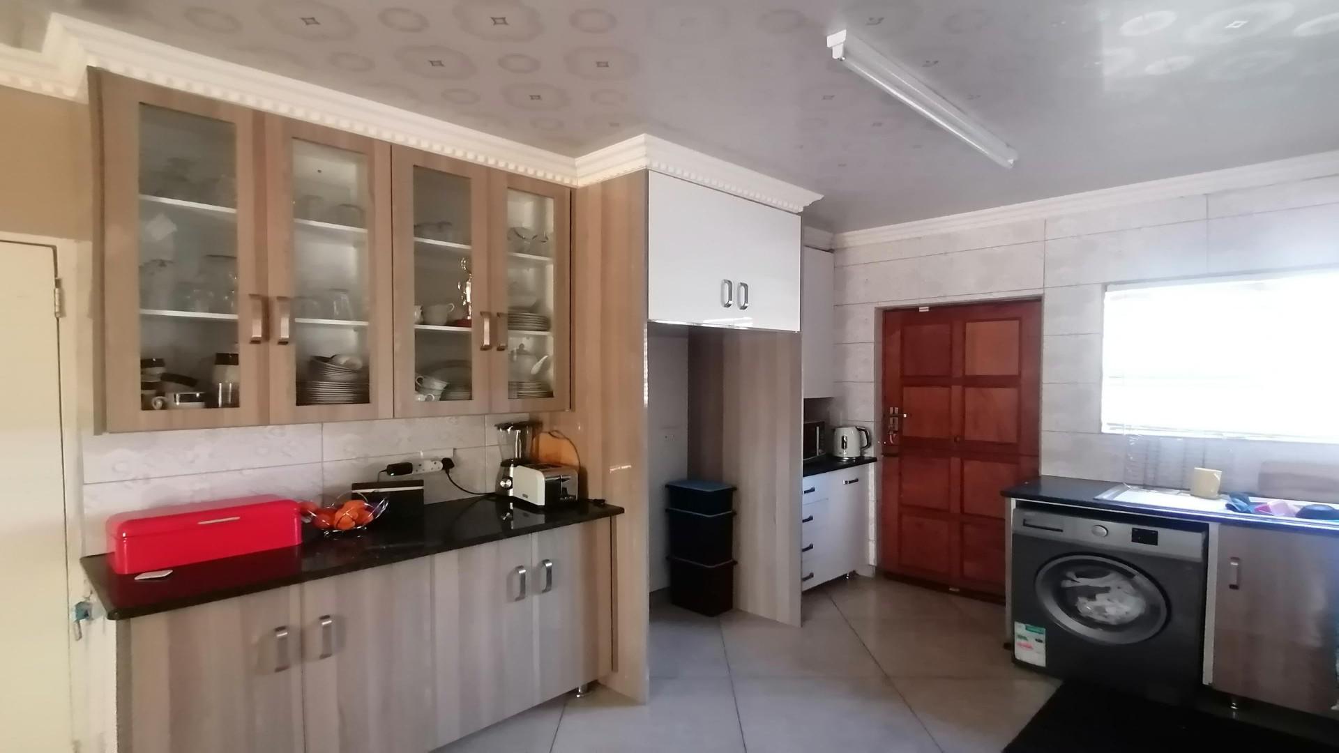 Kitchen of property in Clarina
