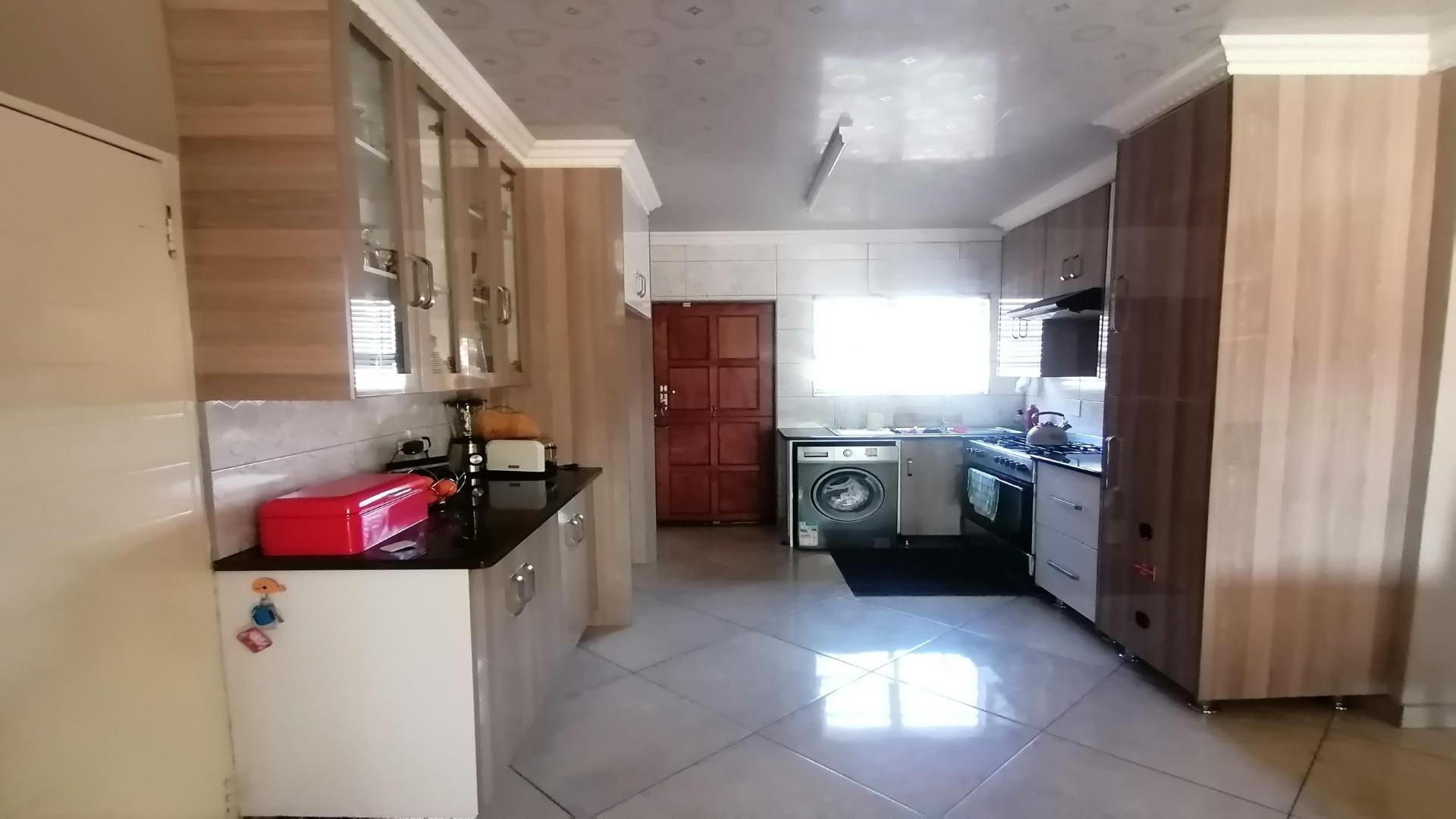 Kitchen of property in Clarina