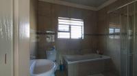 Main Bathroom - 7 square meters of property in Clarina