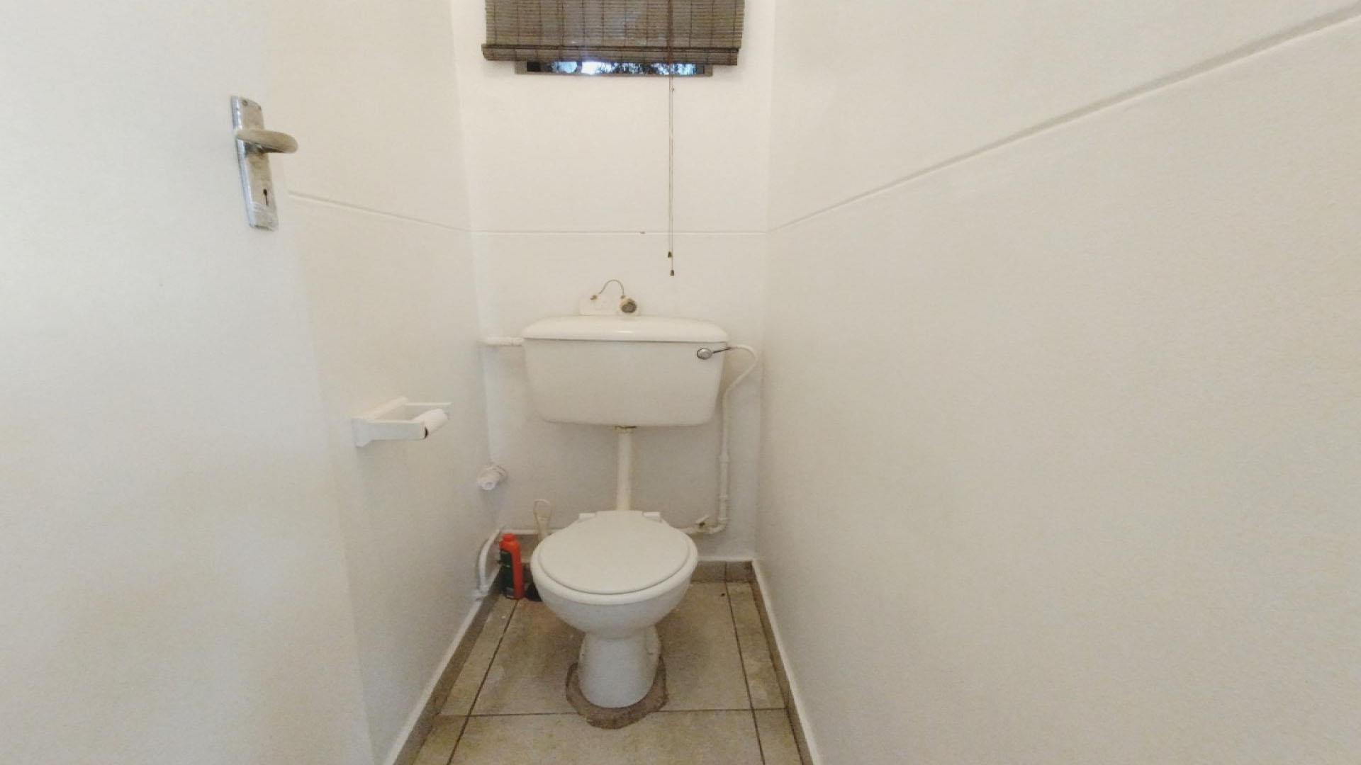 Bathroom 1 - 8 square meters of property in Musgrave