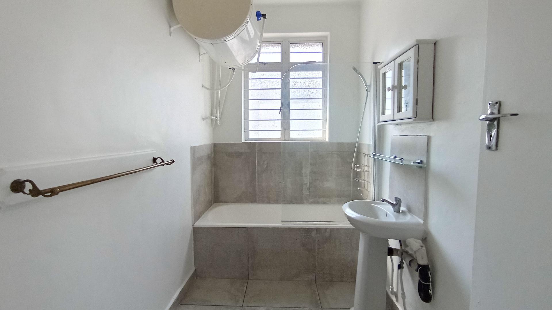 Bathroom 1 - 8 square meters of property in Musgrave