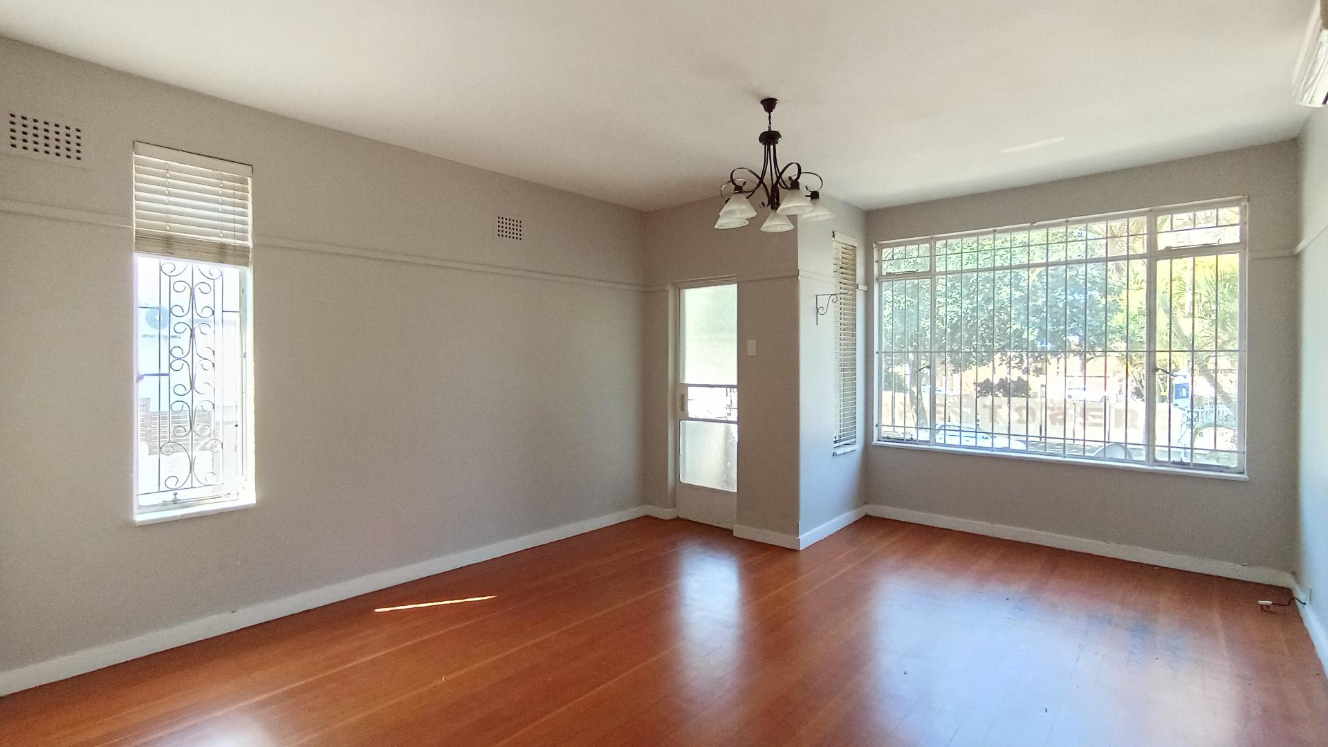 Lounges - 27 square meters of property in Musgrave