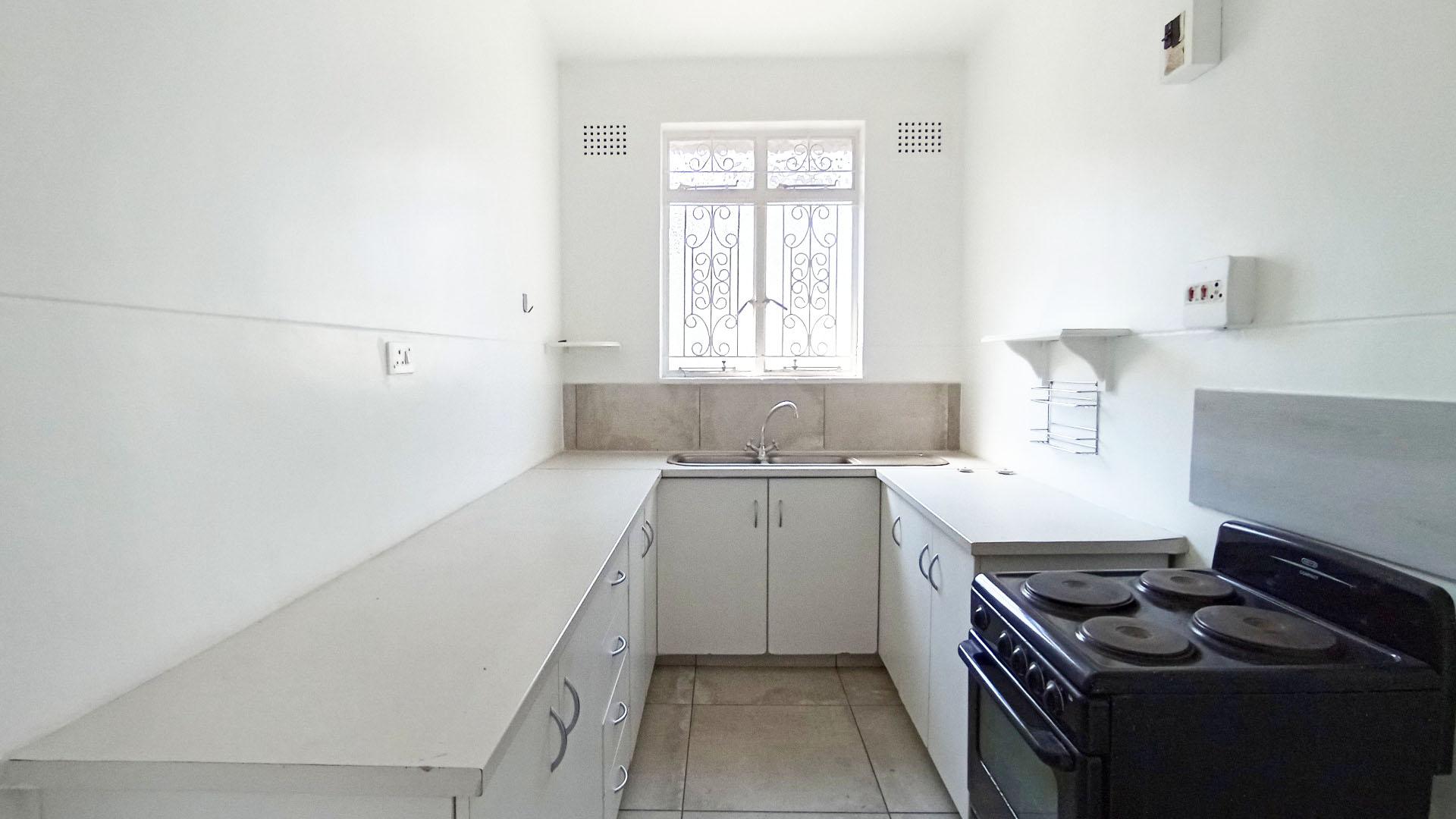 Kitchen - 8 square meters of property in Musgrave